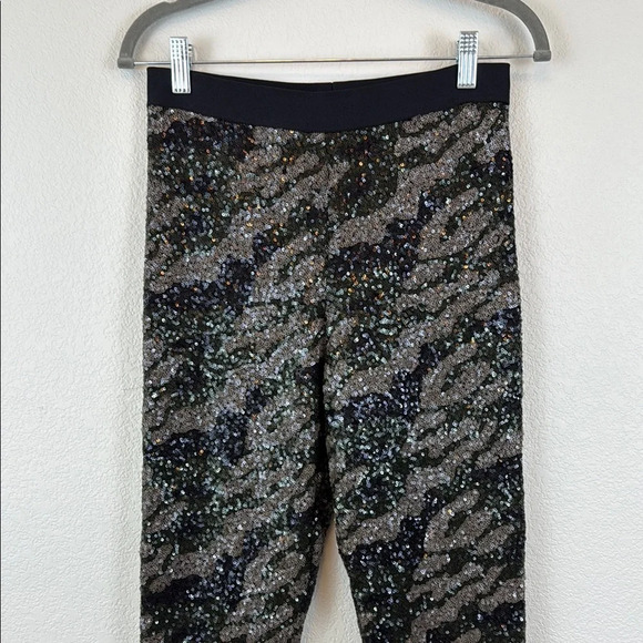 BCBGMAXAZRIA Dena Green and Black Camo Sequin Leggings Size Small - Picture 4 of 10